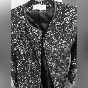 Beautiful T Tahari overcoat. Great condition.Black&white-elegant! Cobweb…